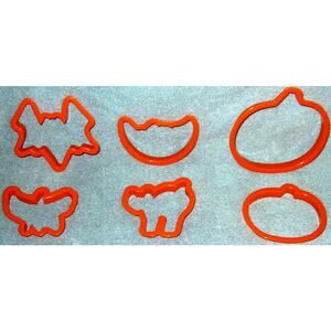 Wilton Halloween Cookie Cutters Set of 6 Orange Plastic Pumpkins Bats Cat
